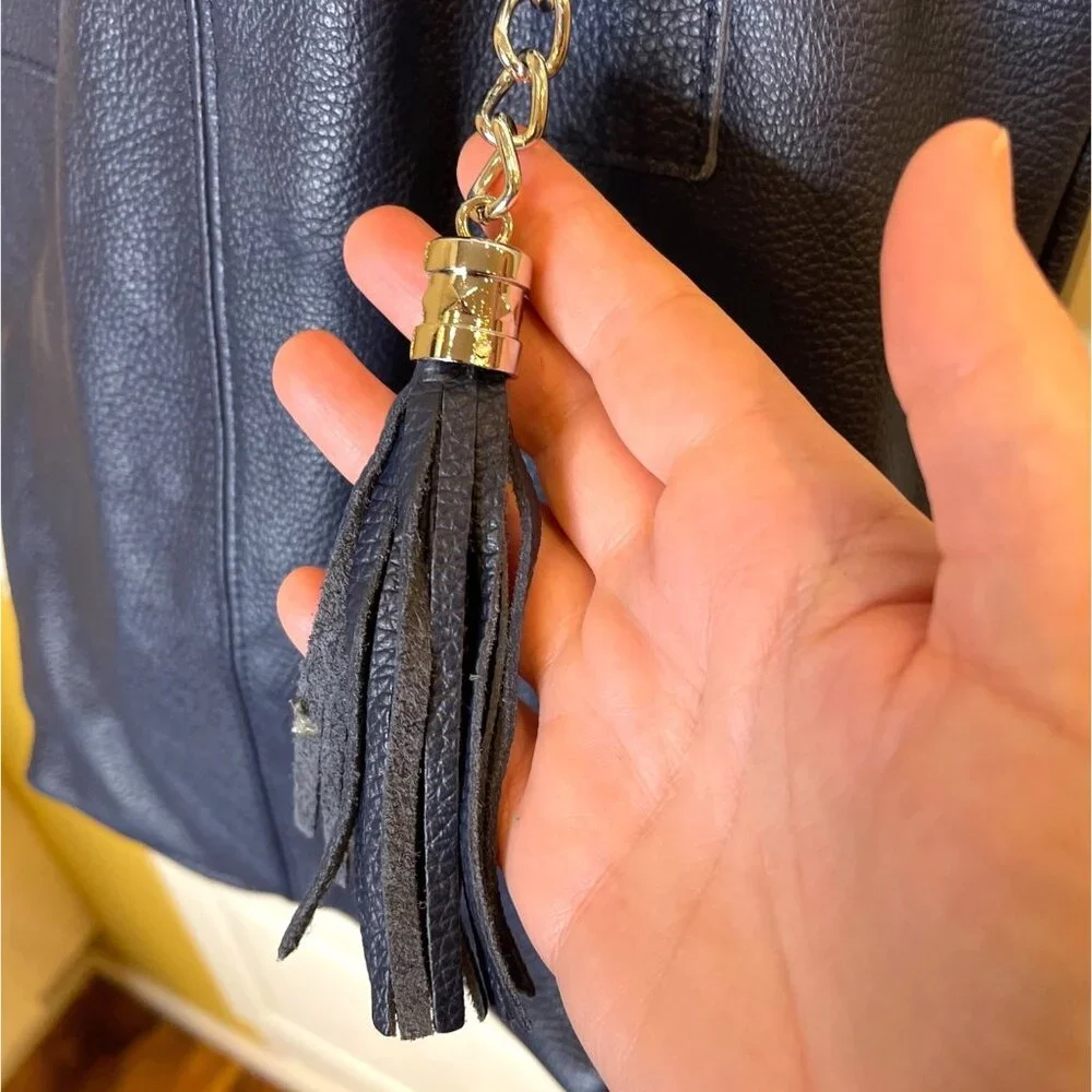 Leather Tote Navy Shoulder bag Burse In Pelle With Tassel Charm Zip Pouch Italy - Picture 2 of 8